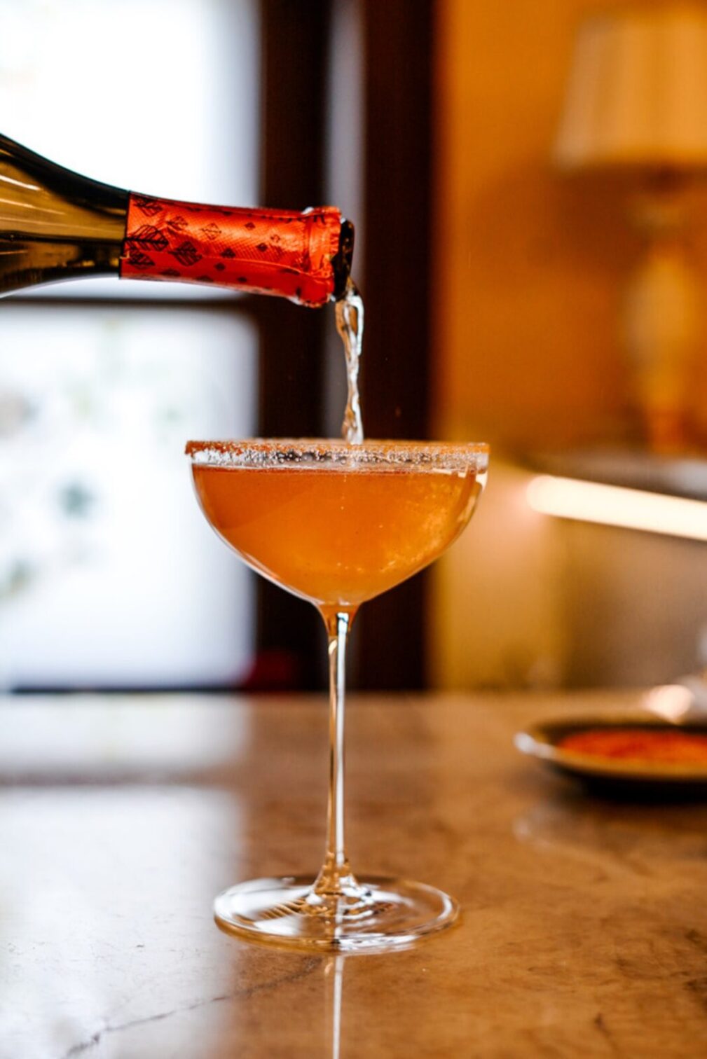 Koktail s šumivým vínom a ovocím